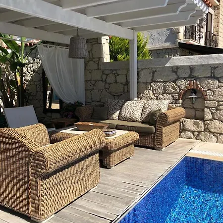 Villa Izmir Alacati'da Ozel Havuzlu Luks Kiralik Cesme