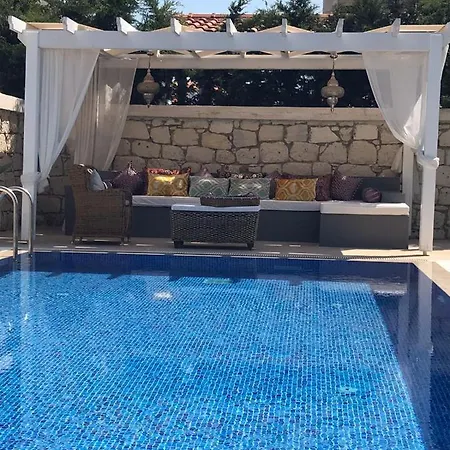Izmir Alacati'da Ozel Havuzlu Luks Kiralik * Cesme