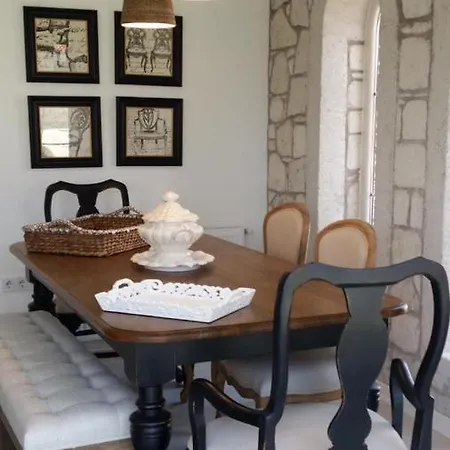 Izmir Alacati'da Ozel Havuzlu Luks Kiralik Villa *