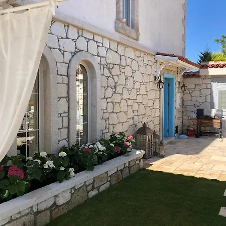 Izmir Alacati'da Ozel Havuzlu Luks Kiralik * Cesme